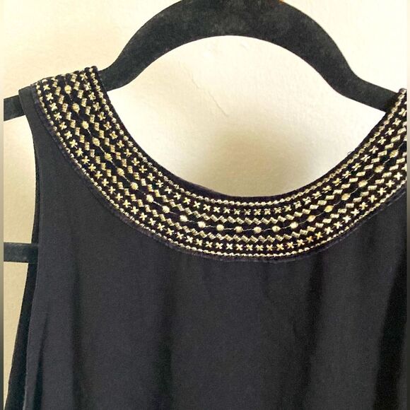 Sleeveless Black Dress with Embellished Collar Medium - Picture 3 of 6